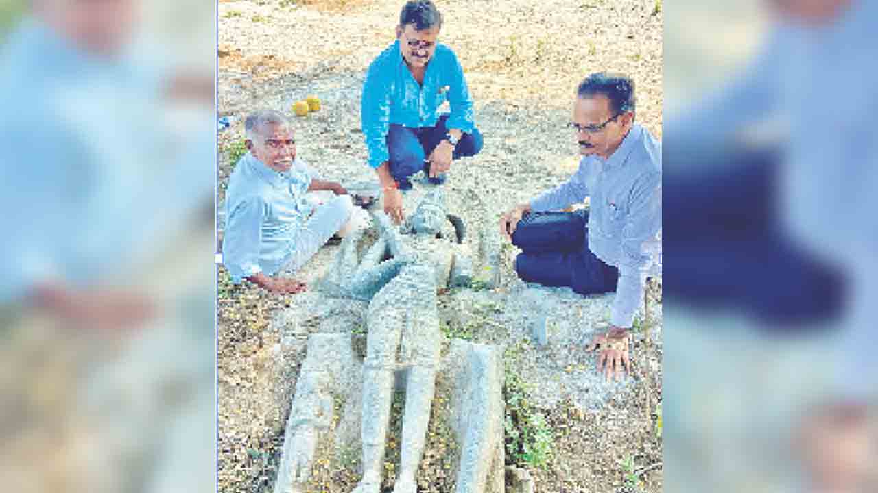 పోలేపల్లిలో శిల్పకళాఖండాలను కాపాడాలి