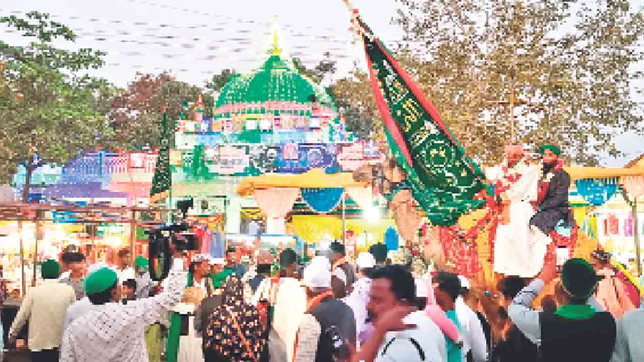 భక్తి శ్రద్ధలతో గంధోత్సవం