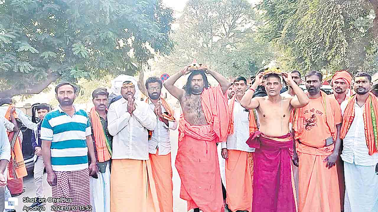 అయోధ్య నుంచి పాదుకలతో పాదయాత్ర