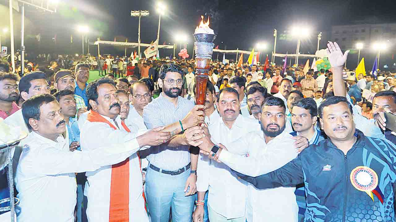 అట్టహాసంగా..