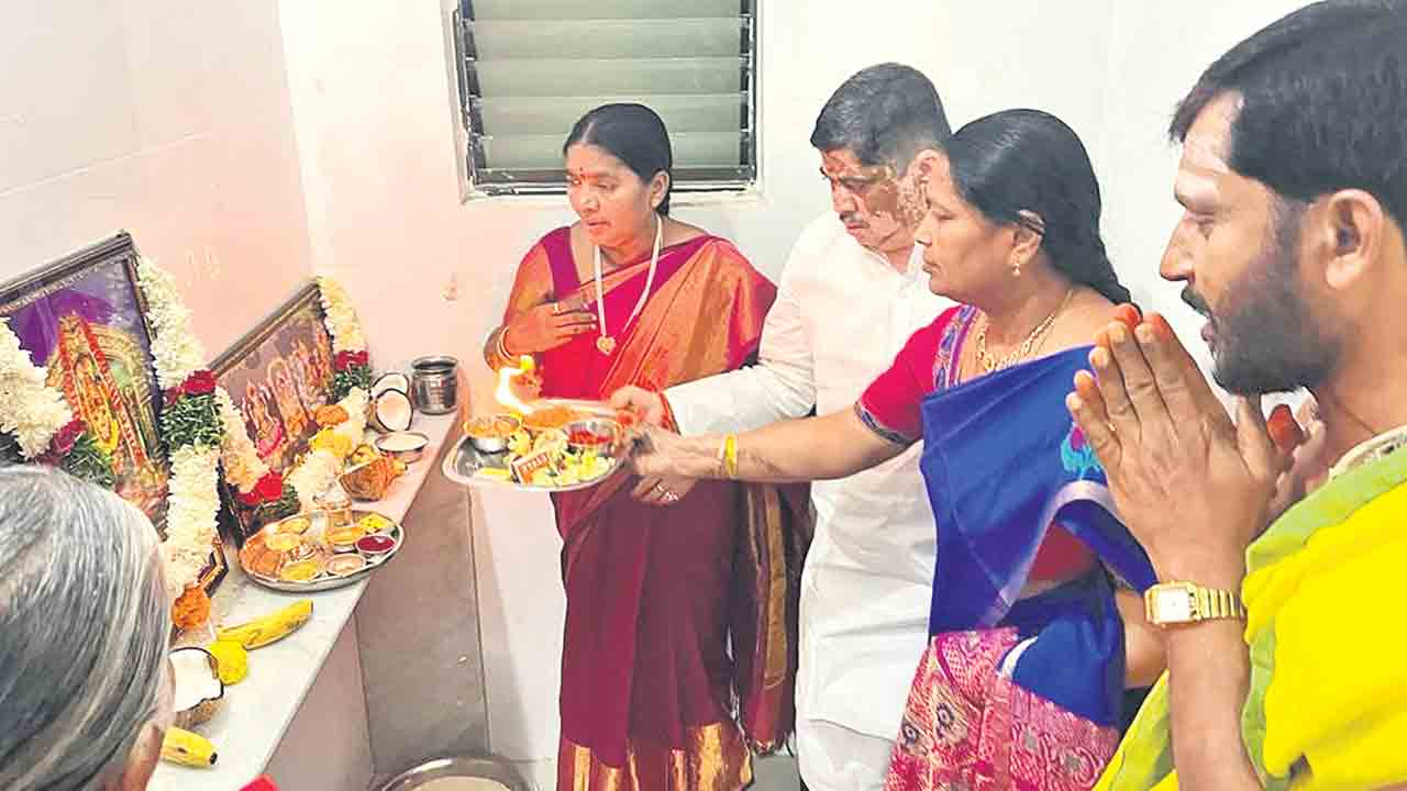 ప్రజలకు అందుబాటులో ఉంటా