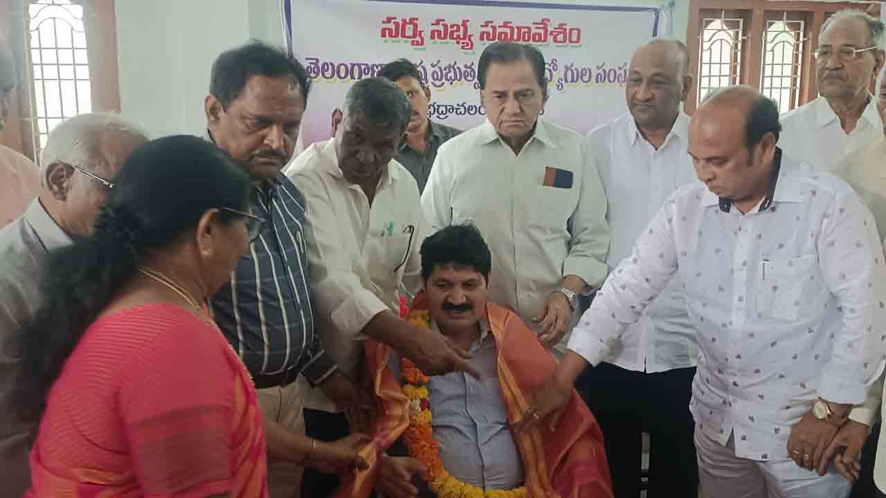 పెన్షనర్ల సమస్యల పరిష్కారానికి కృషి