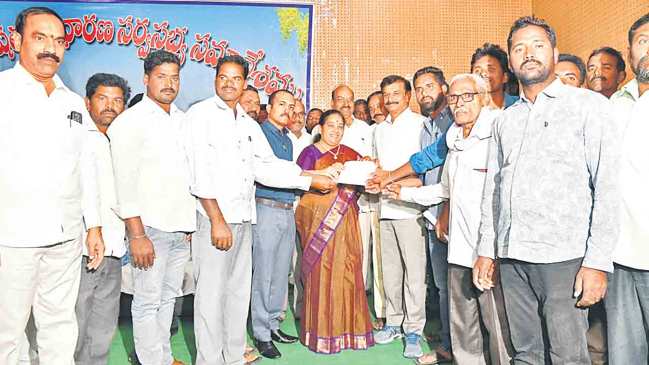 నీటిని విడుదల చేయాలి