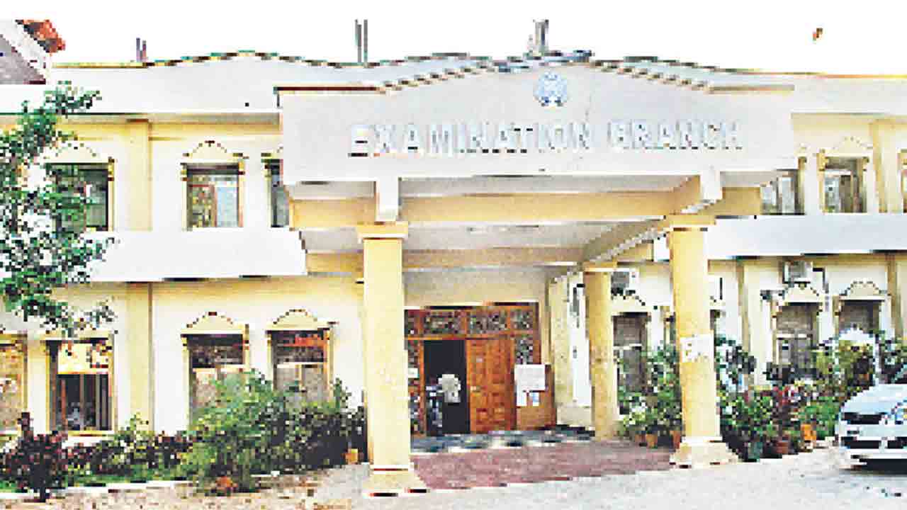 రూ.2500 ఇస్తేనే సర్టిఫికెట్‌