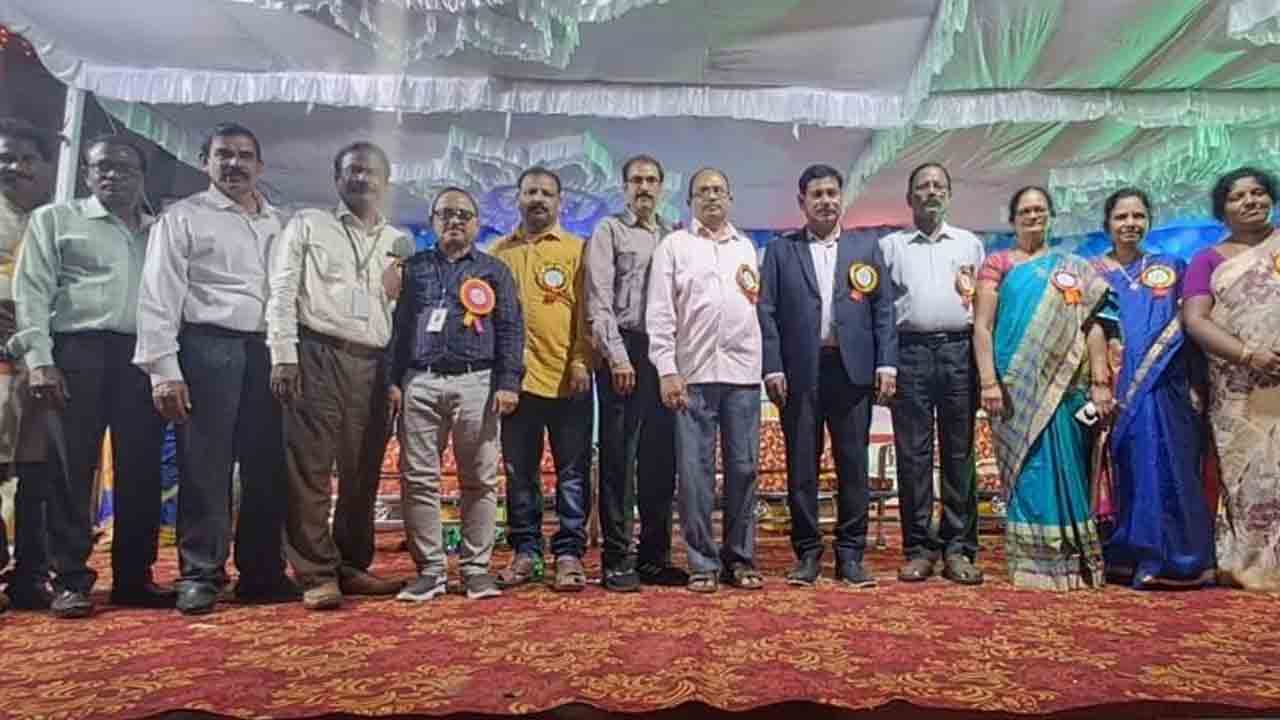విద్యార్థులు ఉన్నత శిఖరాలు అధిరోహించాలి