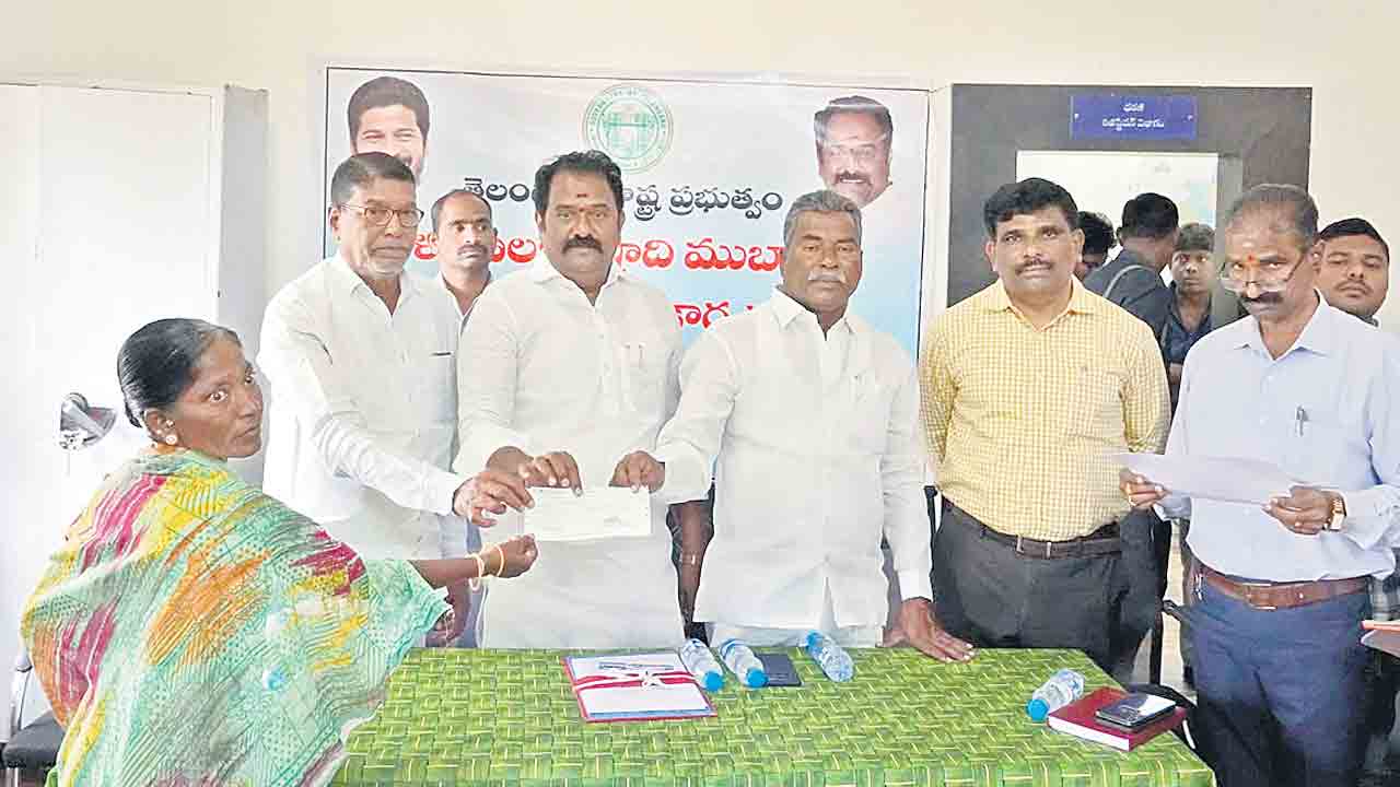 కల్యాణలక్ష్మితో పేద కుటుంబాలకు ఆసరా