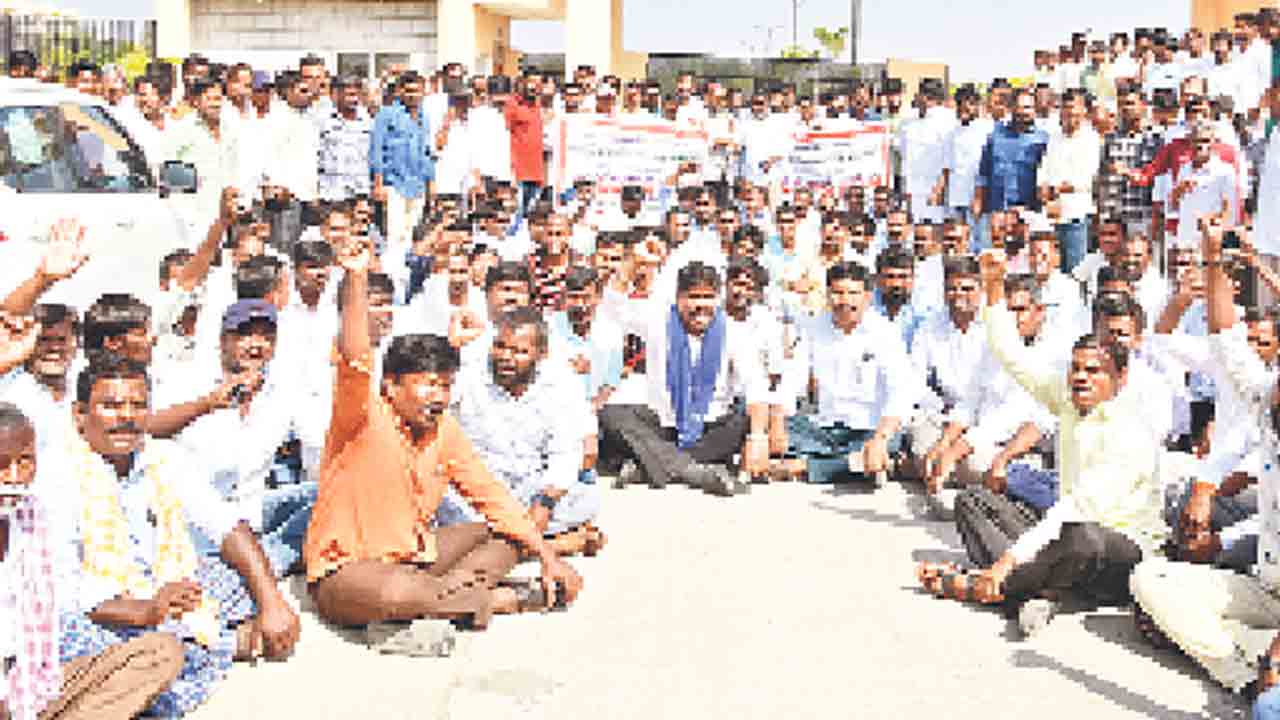 దళితబంధు ఇవ్వాల్సిందే..