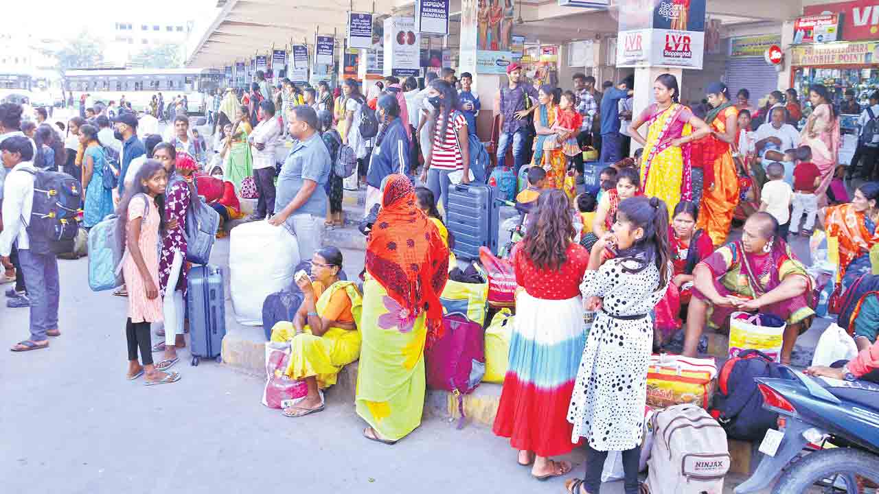 ఇంటి బాట!