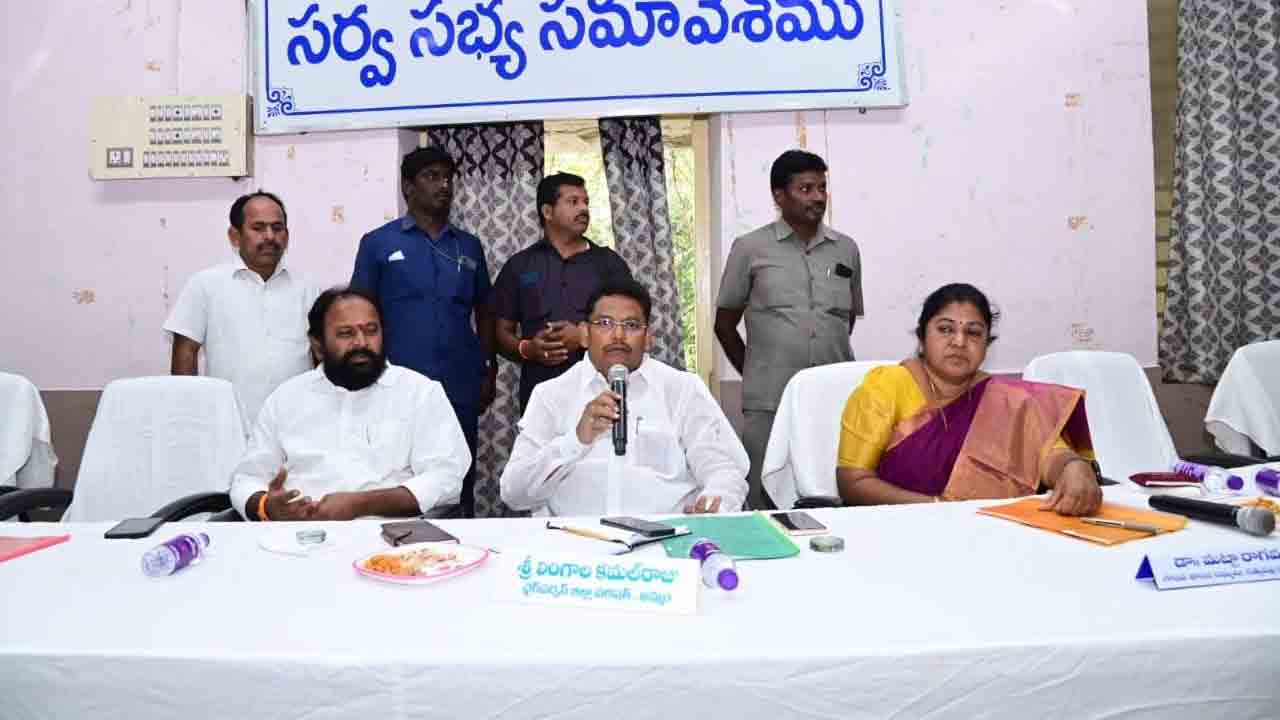రైతుబంధు, రైతుబీమా అమలుపై స్పష్టతనివ్వాలి