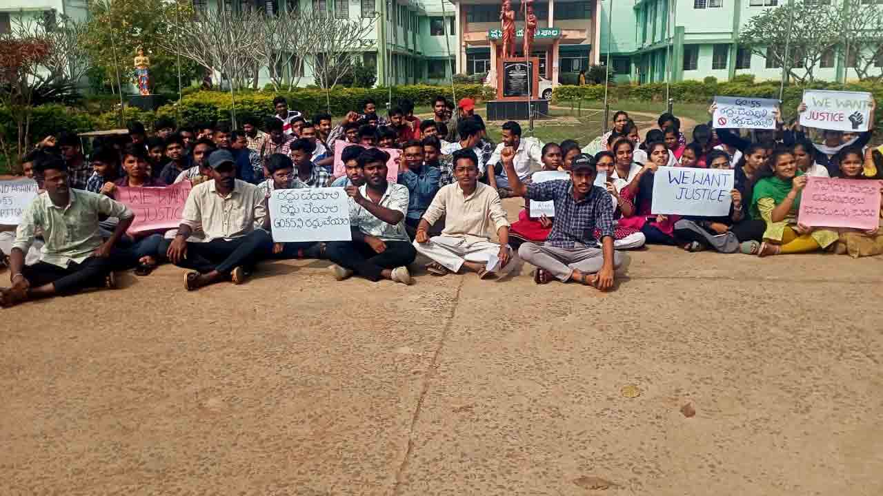 భూ కేటాయింపును రద్దు చేయాలి