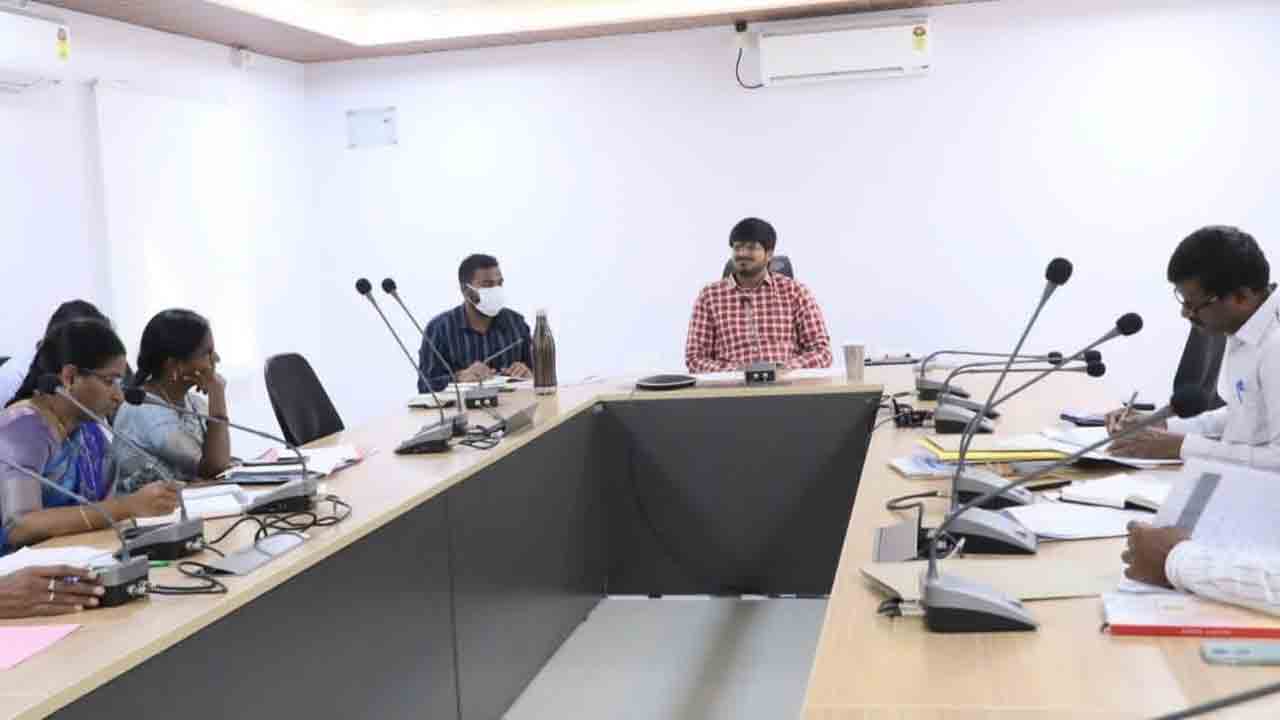 మున్సిపాలిటీల బడ్జెట్‌ రూపొందించాలి: కలెక్టర్‌ 