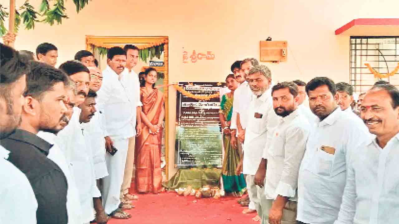 గ్రామాలాభివృద్ధికి కృషి