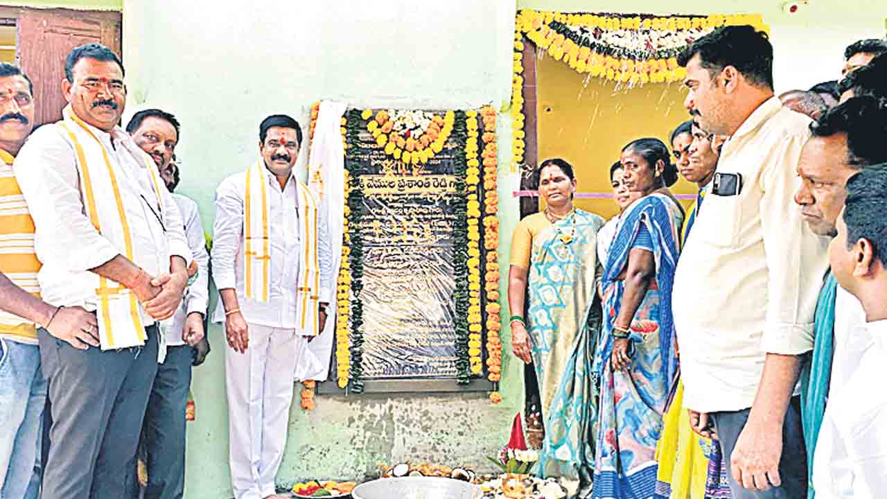 కేసీఆర్‌ ప్రభుత్వ పథకాలను కొనసాగించండి