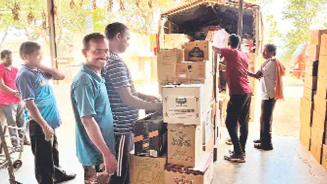 రూ.200కోట్ల మద్యం అమ్మకాలు