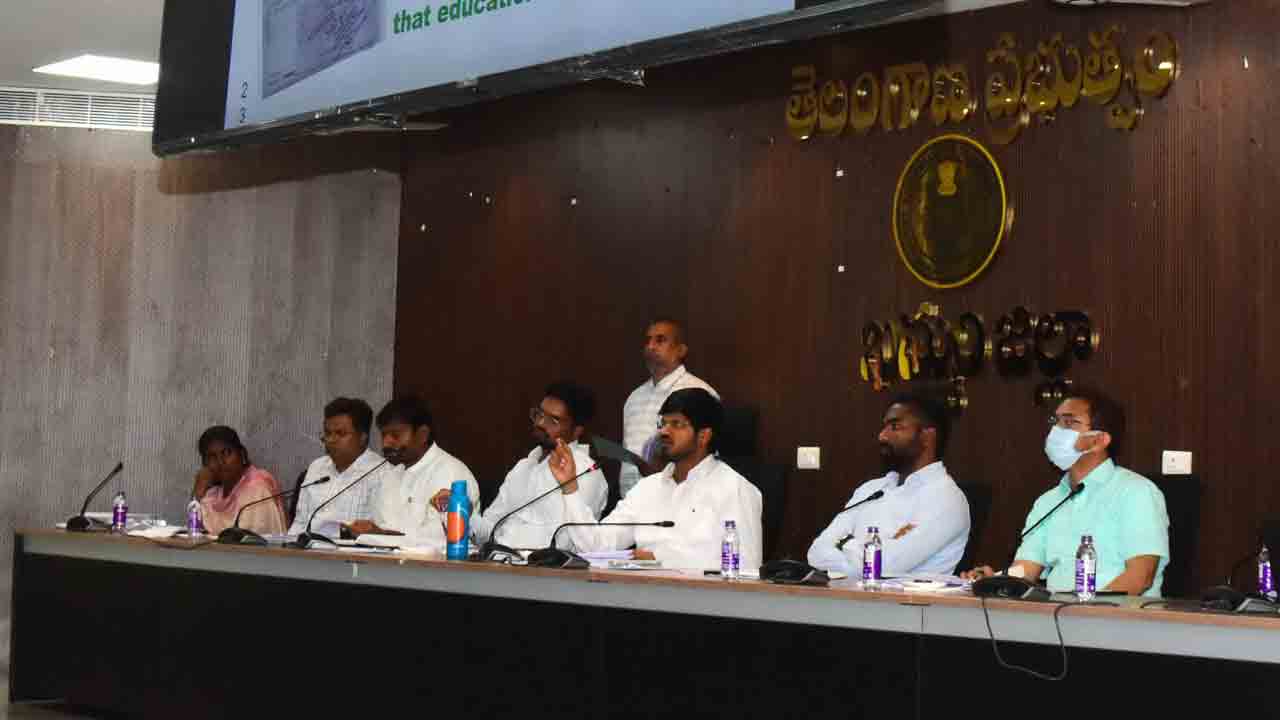 పట్టభద్రులు ఓటు హక్కు పొందాలి