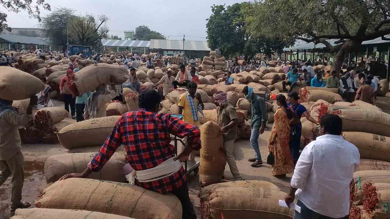 మార్కెట్‌లో క్రయవిక్రయాలు షురూ..