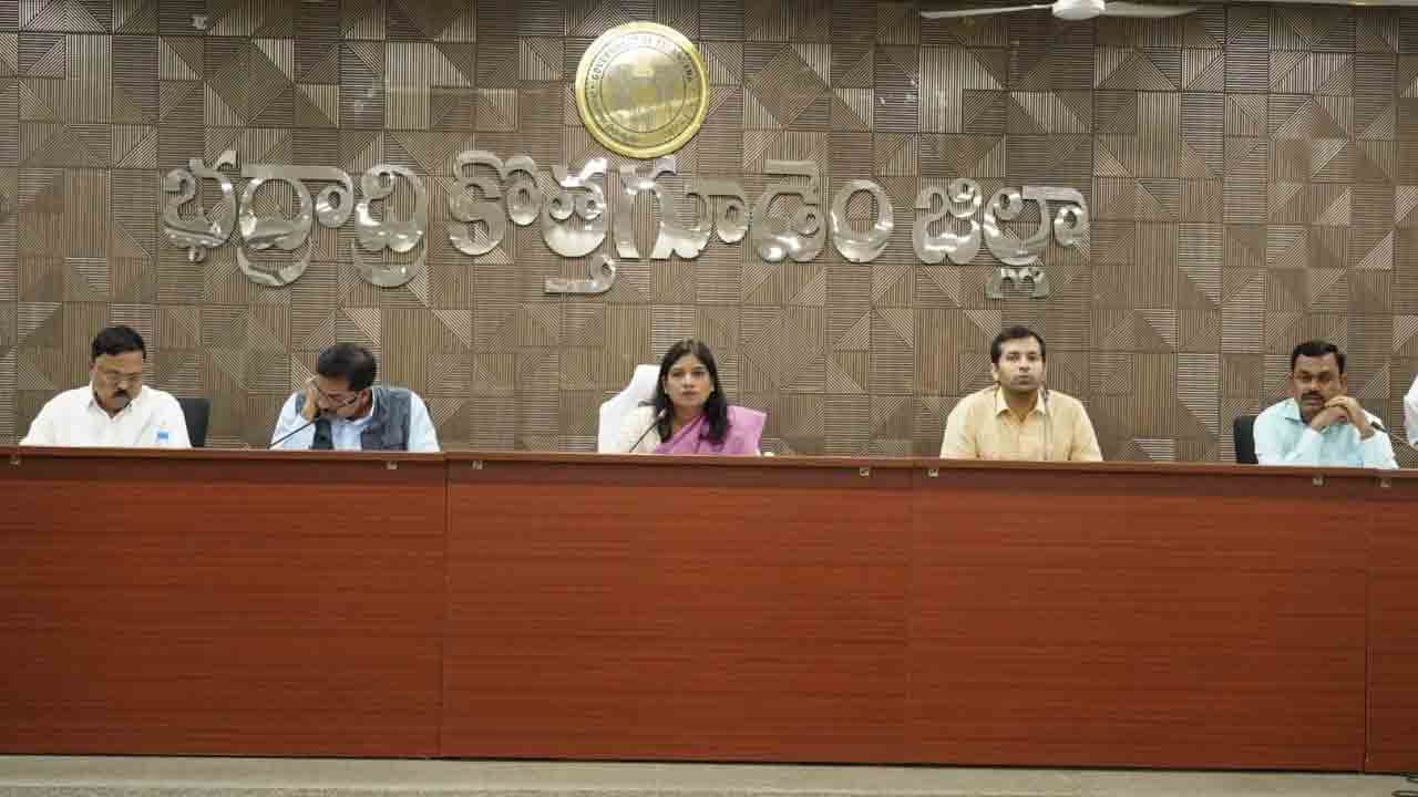 అభివృద్ధి పనుల నిర్వహణలో జాప్యం వద్దు