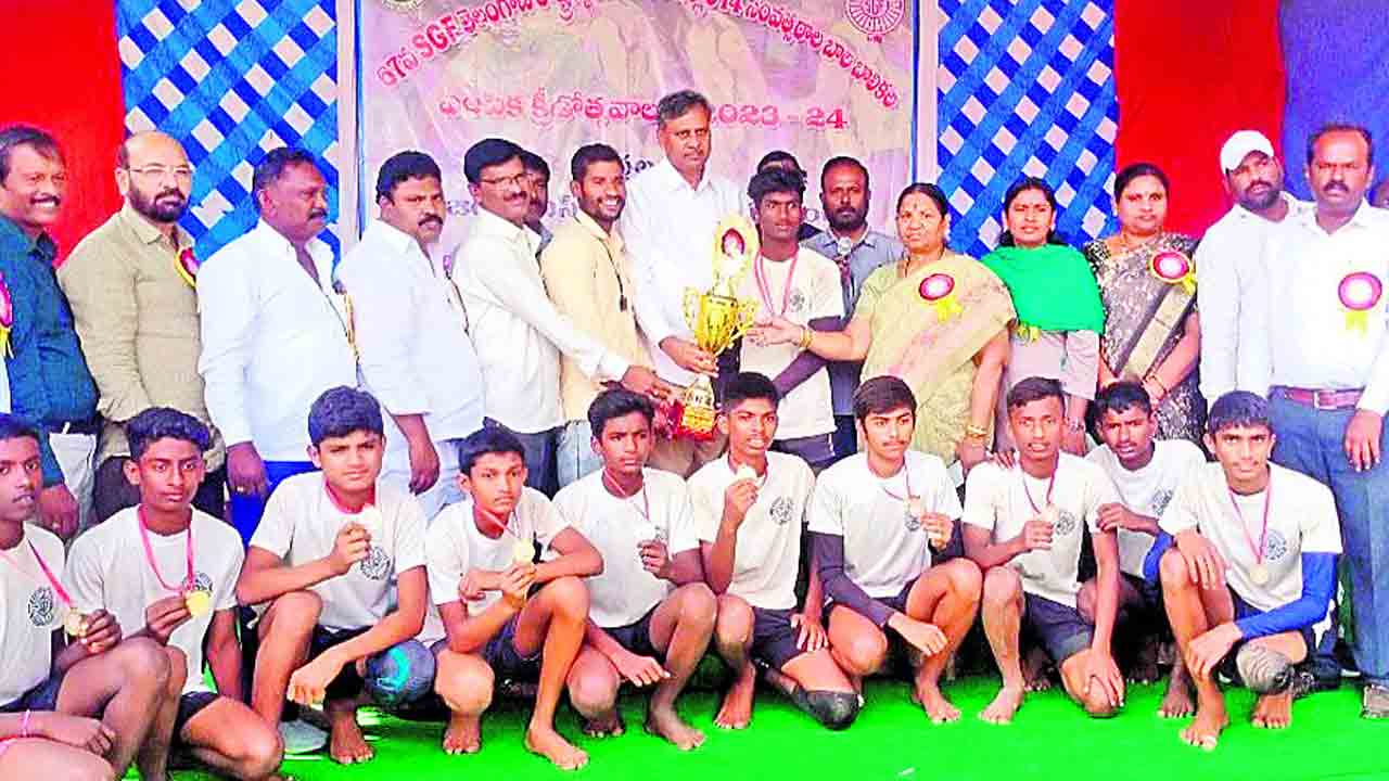 కబడ్డీలో మెరిసిన వరంగల్