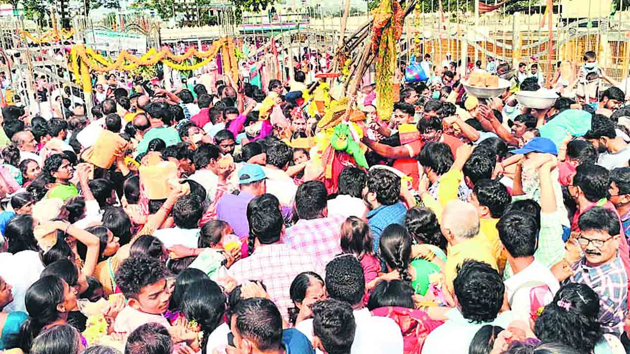 వనదేవతలకు మొక్కులు