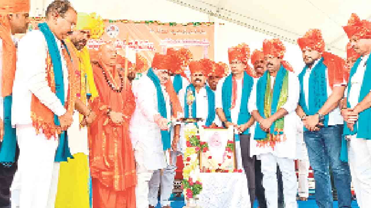 భక్తితోనే ముక్తిమార్గం