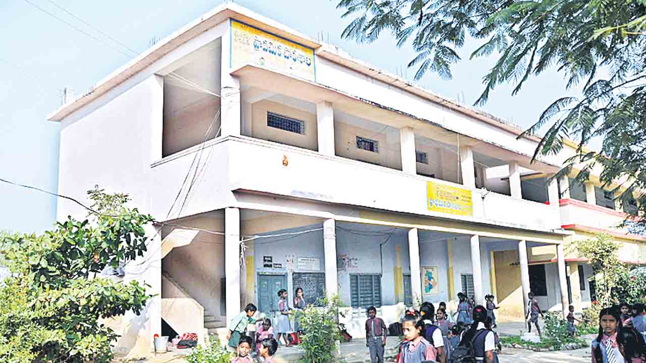 బడుల్లో ఎన్నికలు