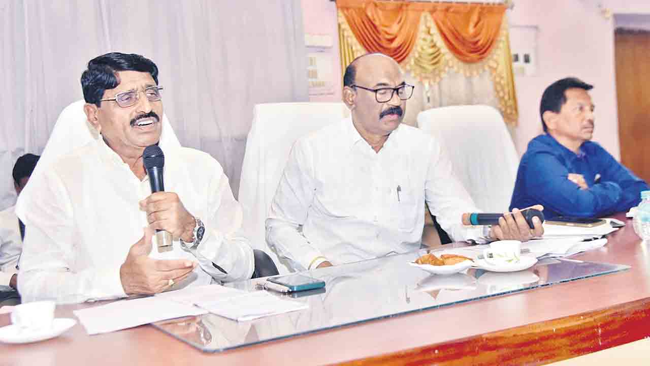 వాడీవేడిగా జడ్పీ సమావేశం