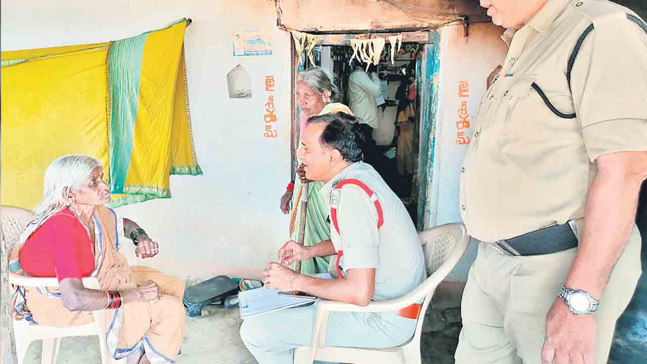 మాయమాటలు చెప్పి..