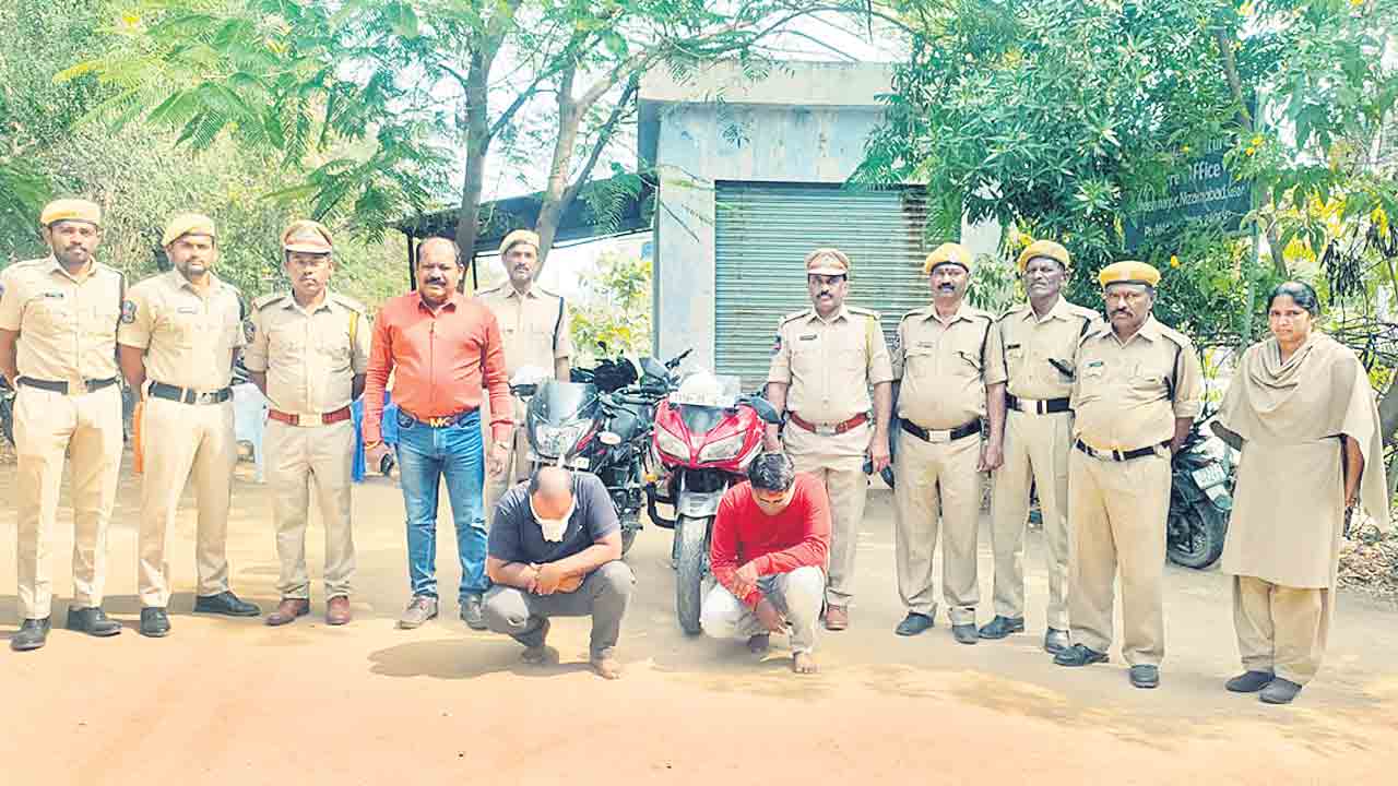 నార్కోటిక్‌ డ్రగ్స్‌ రవాణా చేస్తున్న ఇద్దరు అరెస్టు