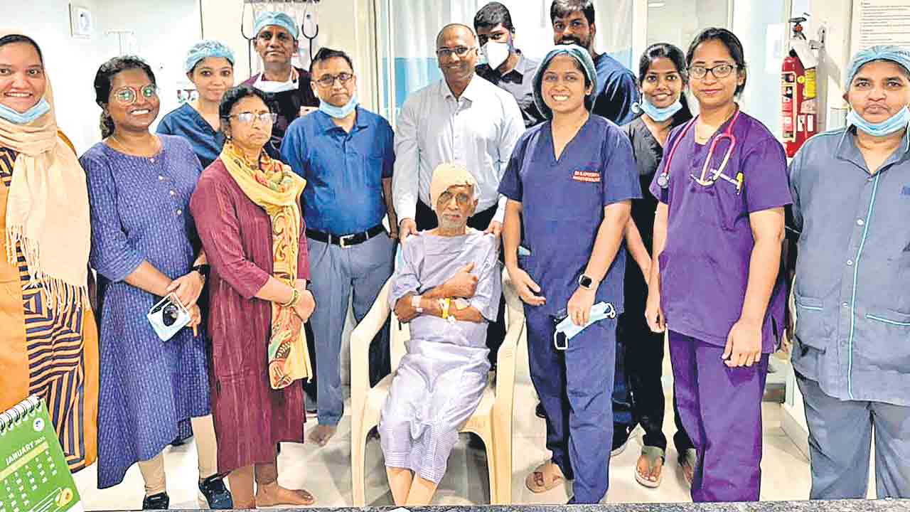 శతాధిక వృద్ధుడి మెదడుకు..