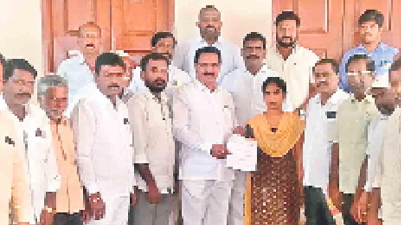 కార్యకర్తలకు అండగా ఉంటాం