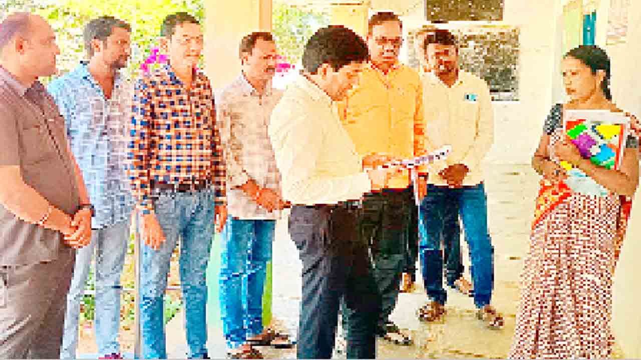 ఓటరు నమోదులో తప్పుల్లేకుండా చూడండి