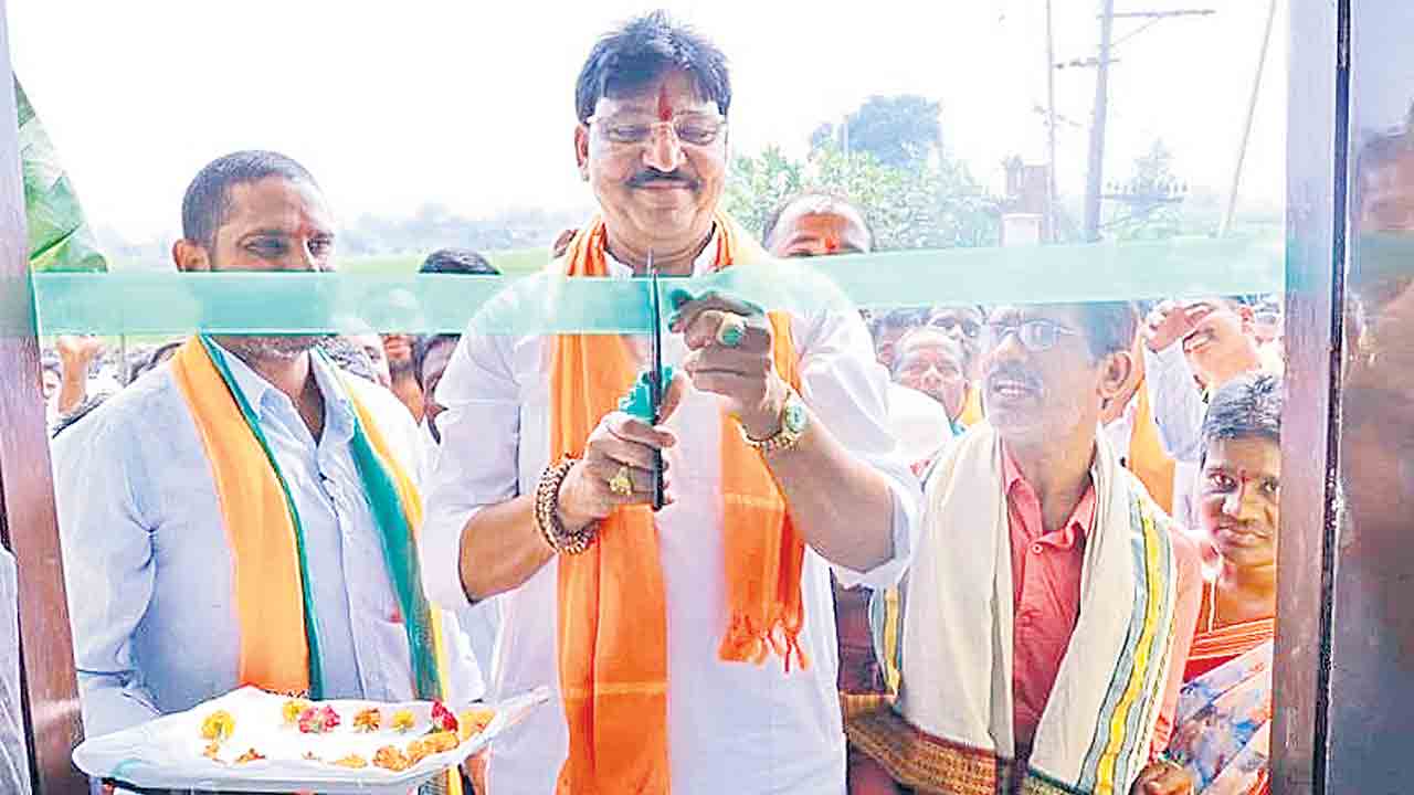 పంచాయతీ భవనం ప్రారంభించిన ఎమ్మెల్యే