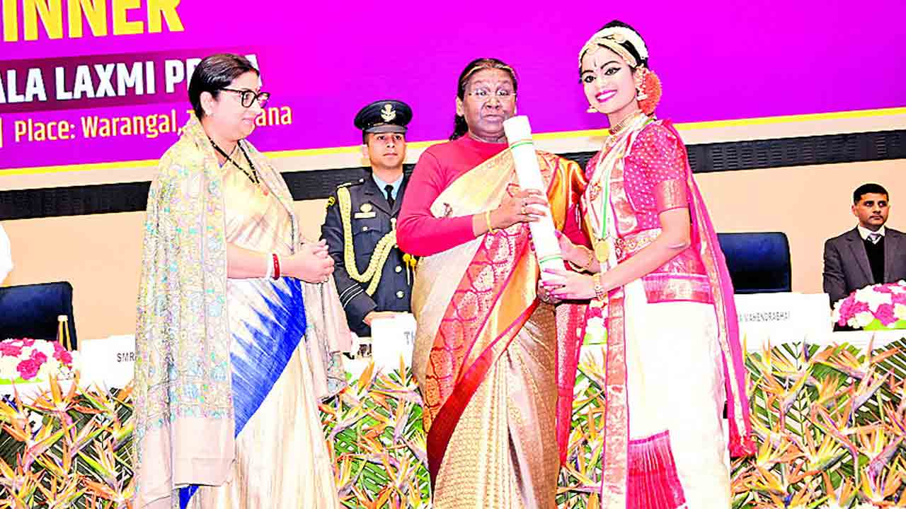 బాల పురసార్‌ అందుకున్న లక్ష్మీప్రియ