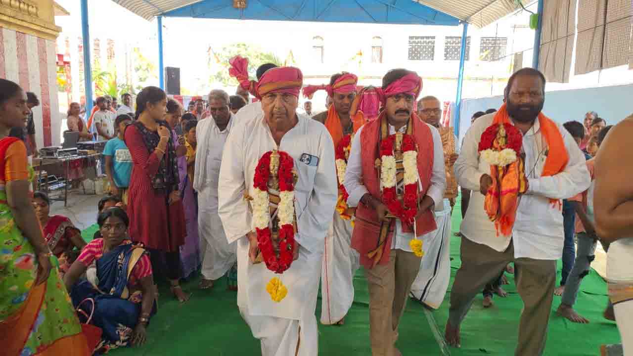 పట్టువస్ర్తాల సమర్పణ