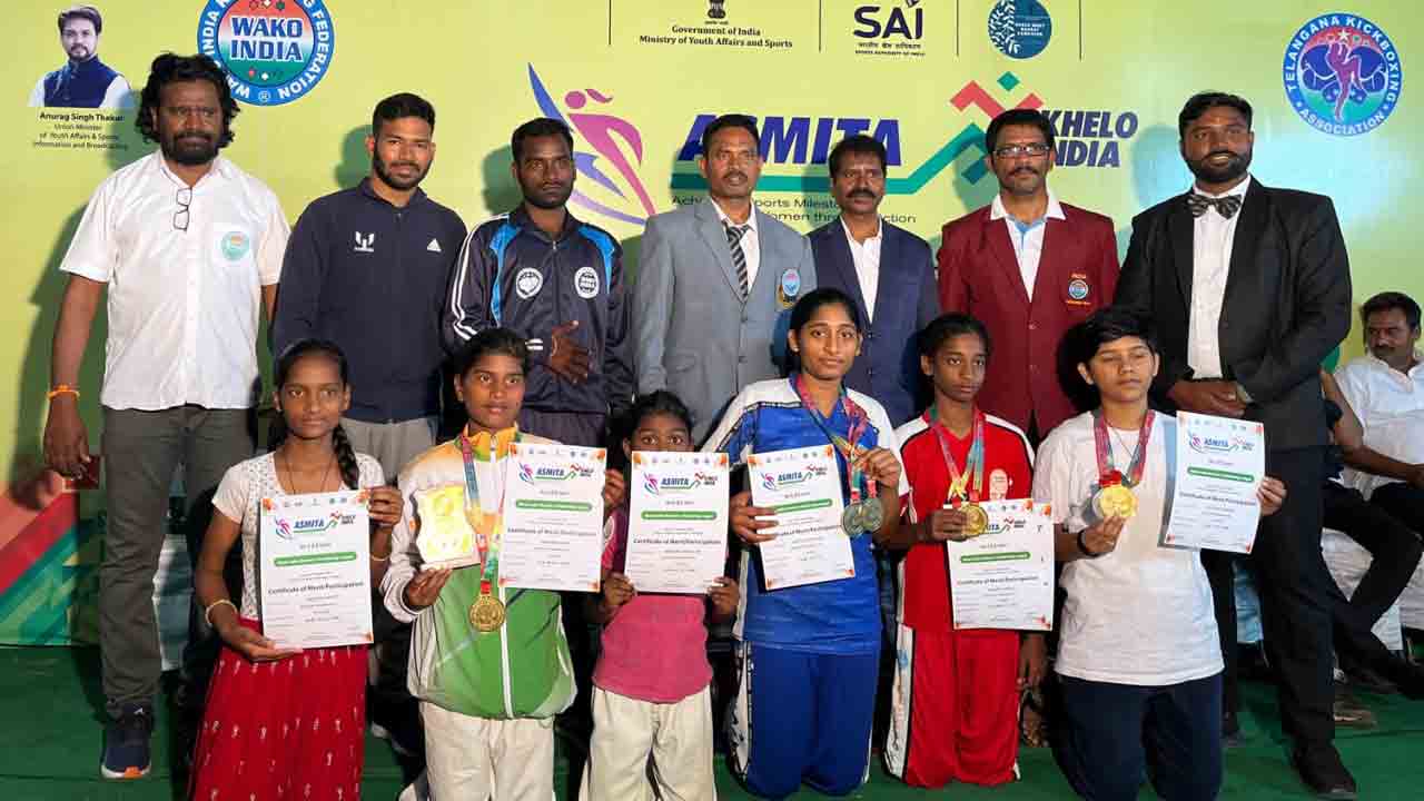 నలుగురు విద్యార్థినులకు స్వర్ణ పతకాలు