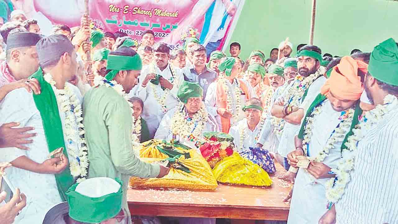 బడాపహాడ్‌ ఉర్సు ప్రారంభం