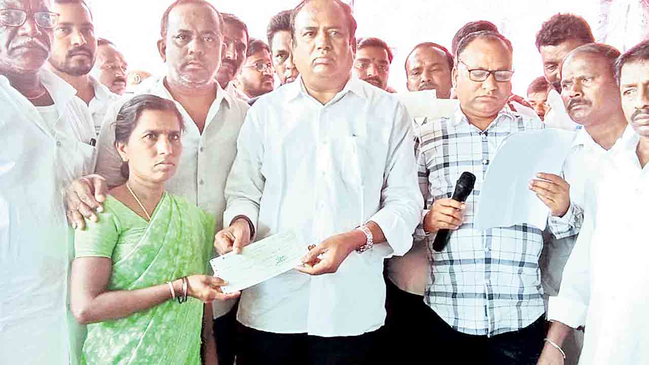 ఆరు గ్యారెంటీలు అమలు చేస్తాం