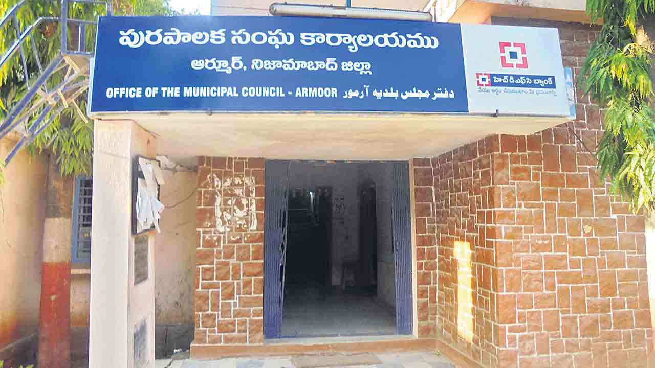 సంక్షోభంలో నవనాథ పురం