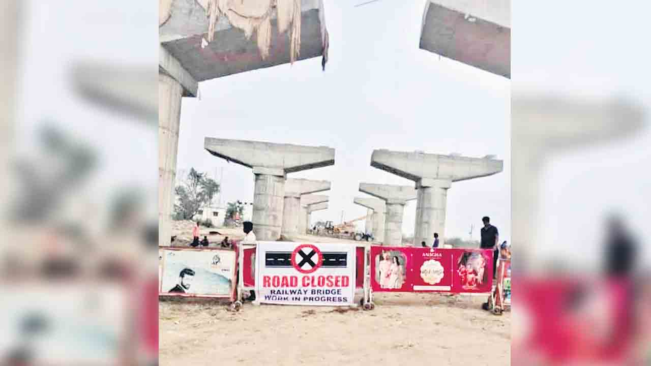 నెలరోజులపాటు మాధవనగర్‌ రైల్వేగేటు మూసివేత