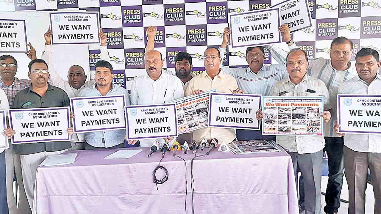 కాంట్రాక్ట్‌ పనులు చేయలేం