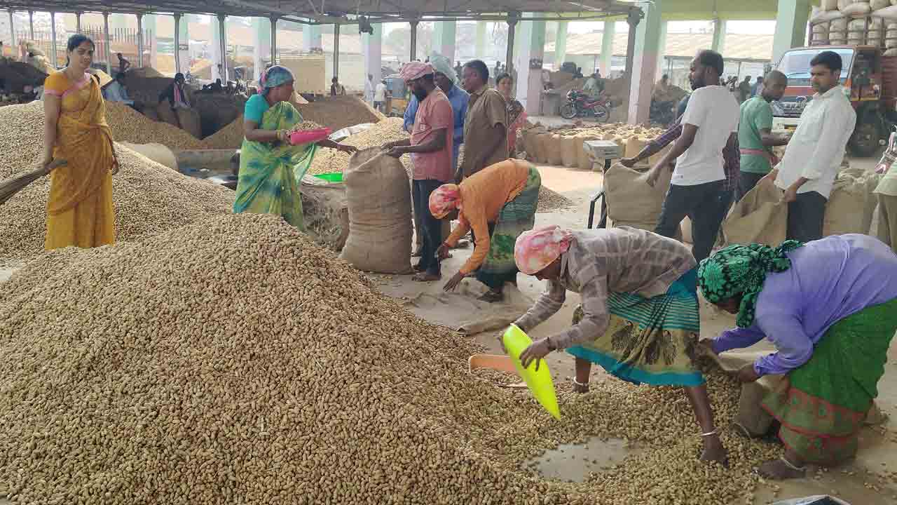 బాదేపల్లిలో ప్రశాంతంగా క్రయవిక్రయాలు