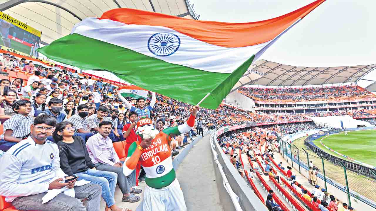 Uppal Test | ఉప్పల్‌ ఊగిపోయింది.. మ్యాచ్‌ను చూసేందుకు భారీగా తరలివచ్చిన అభిమానులు