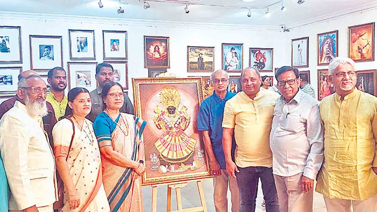 MLC Vani Devi | కళాకారుడి ప్రతి చిత్రం సమాజానికో సందేశం: ఎమ్మెల్సీ వాణీదేవి