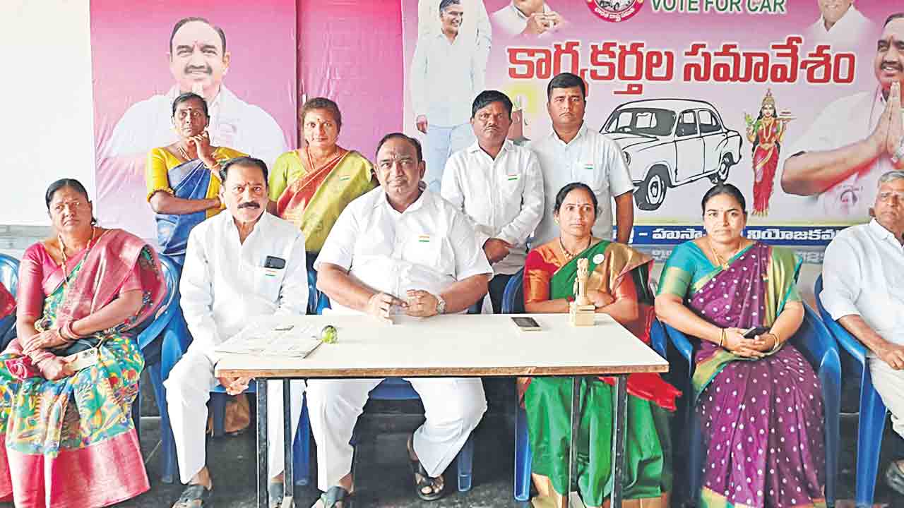 హక్కులను కాలరాస్తున్న మంత్రి