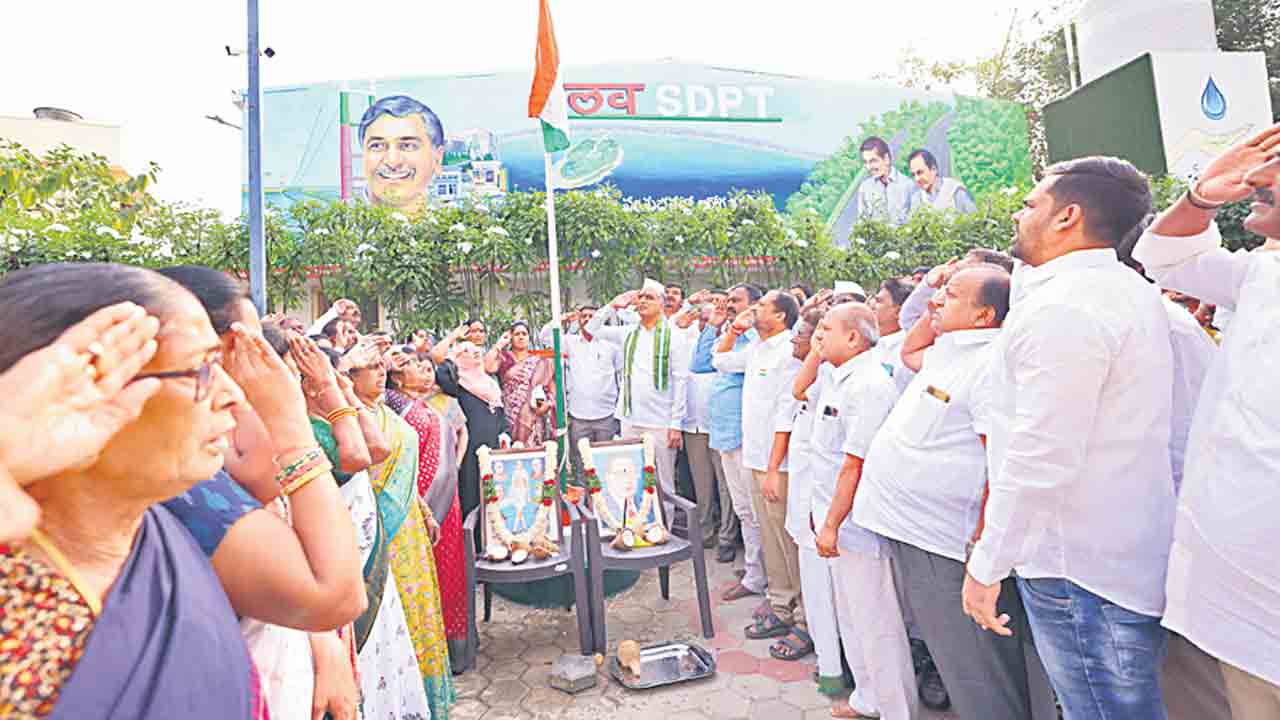 ఘనంగా గణతంత్ర వేడుకలు