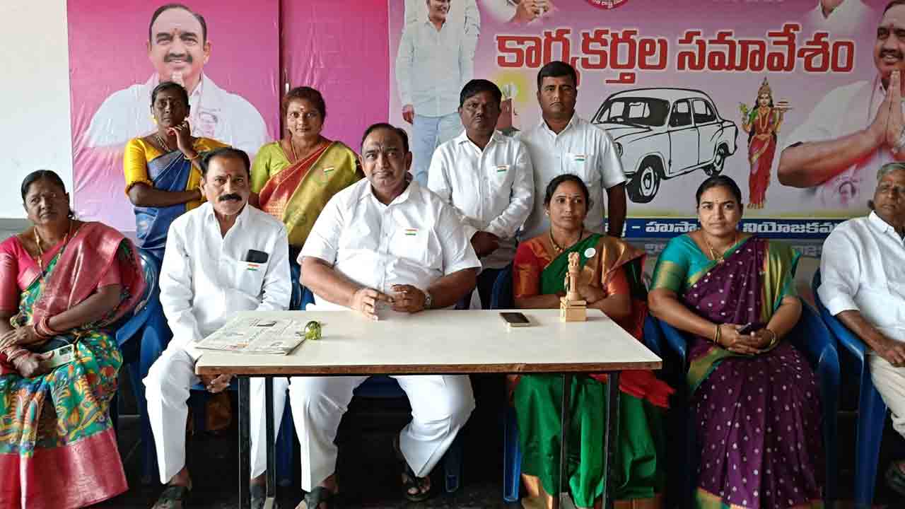 ప్రజాస్వామ్య హక్కులను కాలరాస్తున్న మంత్రి పొన్నం