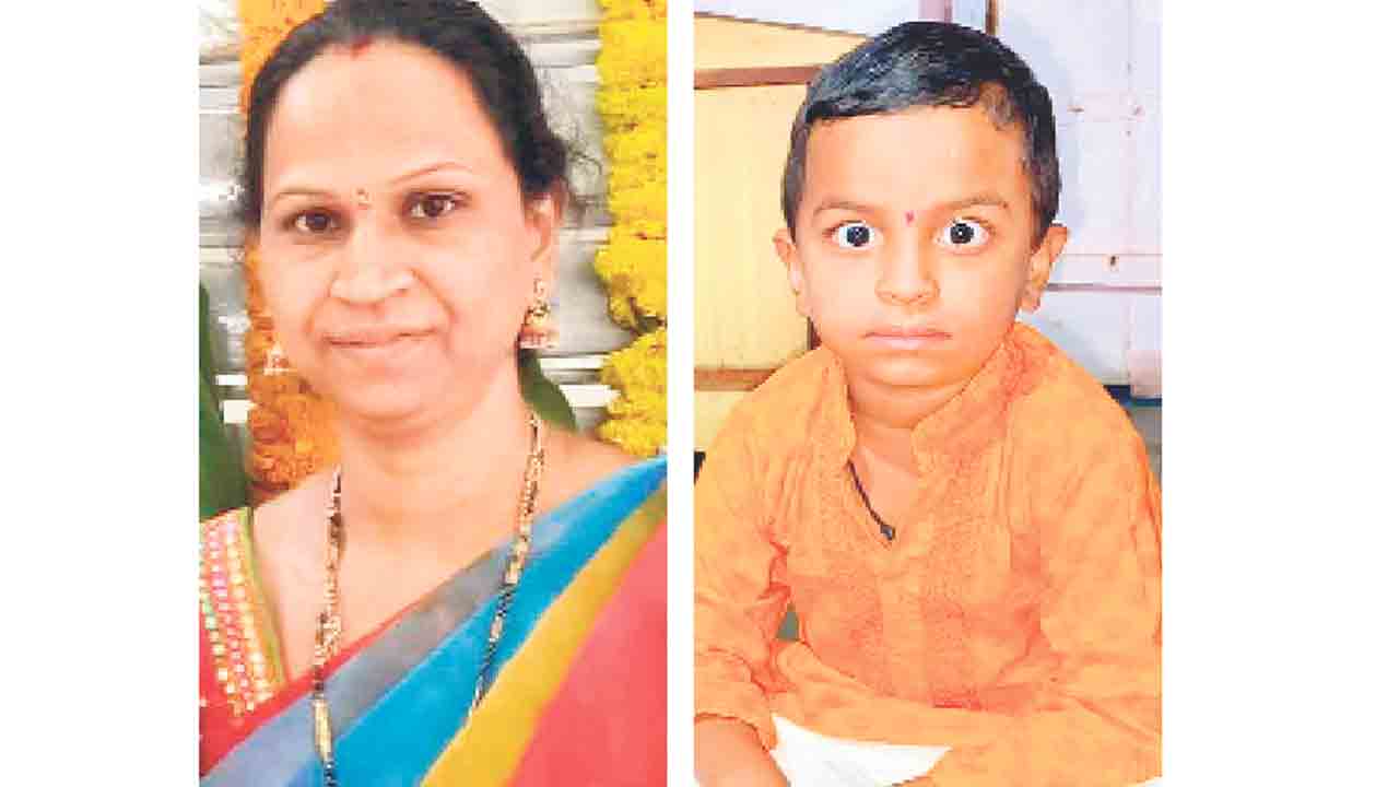 దైవ దర్శనానికి వెళ్తూ తల్లీకొడుకు మృతి