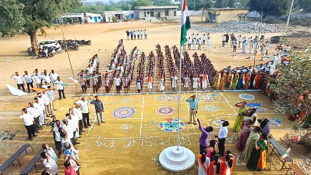 జిల్లా అభివృద్ధికి ప్రతిఒక్కరూ సహకరించాలి