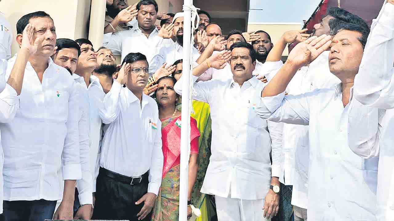 రాజ్యాంగబద్ధంగా పనిచేయాలి