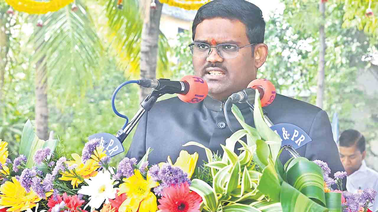 అర్హులందరికీ అభివృద్ధి ఫలాలు